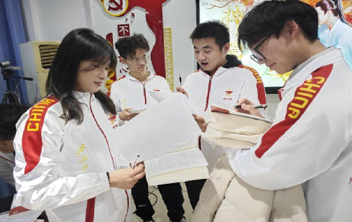 beat365中文官方网站“青马工程”培训班举办红色经典读书会